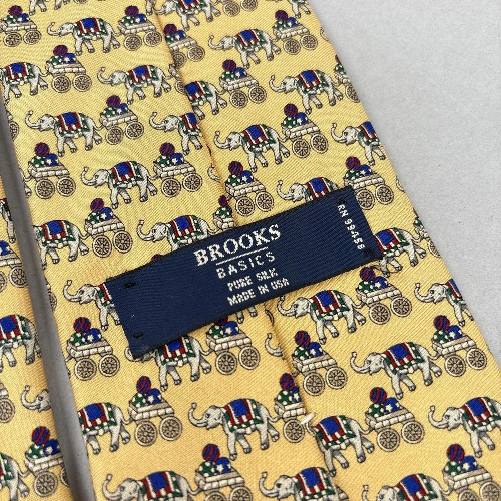 Brooks Brothers Tie Necktie Mens Yellow Silk Elephant Circus Novelty‎ VTG USA